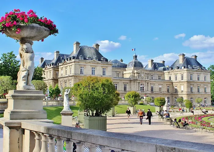 Luxury Apartment At Heart Of Paris